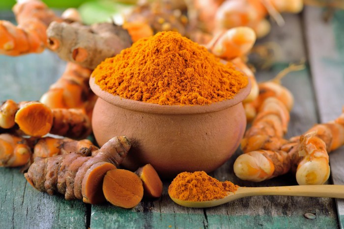 Turmeric for acne and acne scars