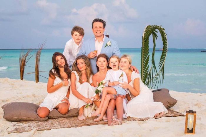 'We did it again!' Jamie Oliver renews wedding vows with wife Jools in the Maldives alongside 5 ... Jamie foxx brain bleed stroke