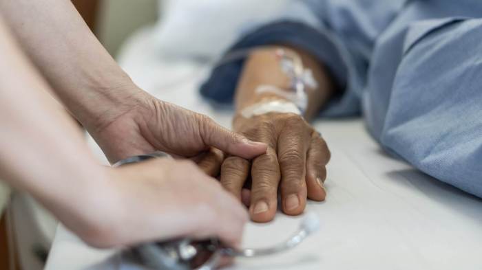 Pros and Cons of Hospice Care | Get the Facts | ZaggoCare Pros and cons of hospice care