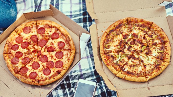 You Should Buy 2 Medium Pizzas As Opposed To A Large. Here's Why You Should Buy 2 Medium Pizzas As Opposed To A Large. Here's Why