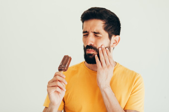 Manage Tooth Sensitivity After Whitening Treatments: Guide Coping with teeth whitening sensitivity