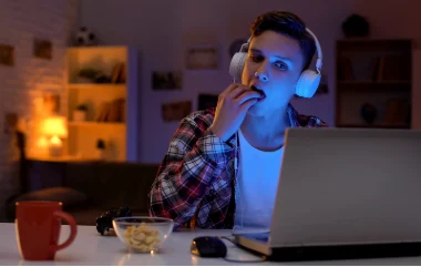 Late Sleep and Wake Times Tied to Poor Diet and Sedentary Behavior in Teens