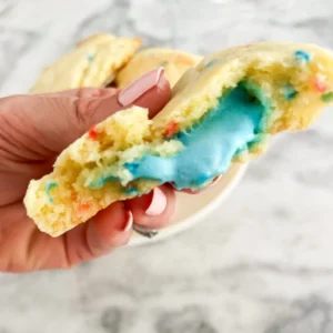 Lucky day for some cookies with these Lucky Charms Marshmallow Stuffed Cookies!